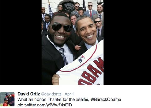 Θύμωσαν στον Λευκό Οίκο με μια «selfie» του Μπαράκ Ομπάμα